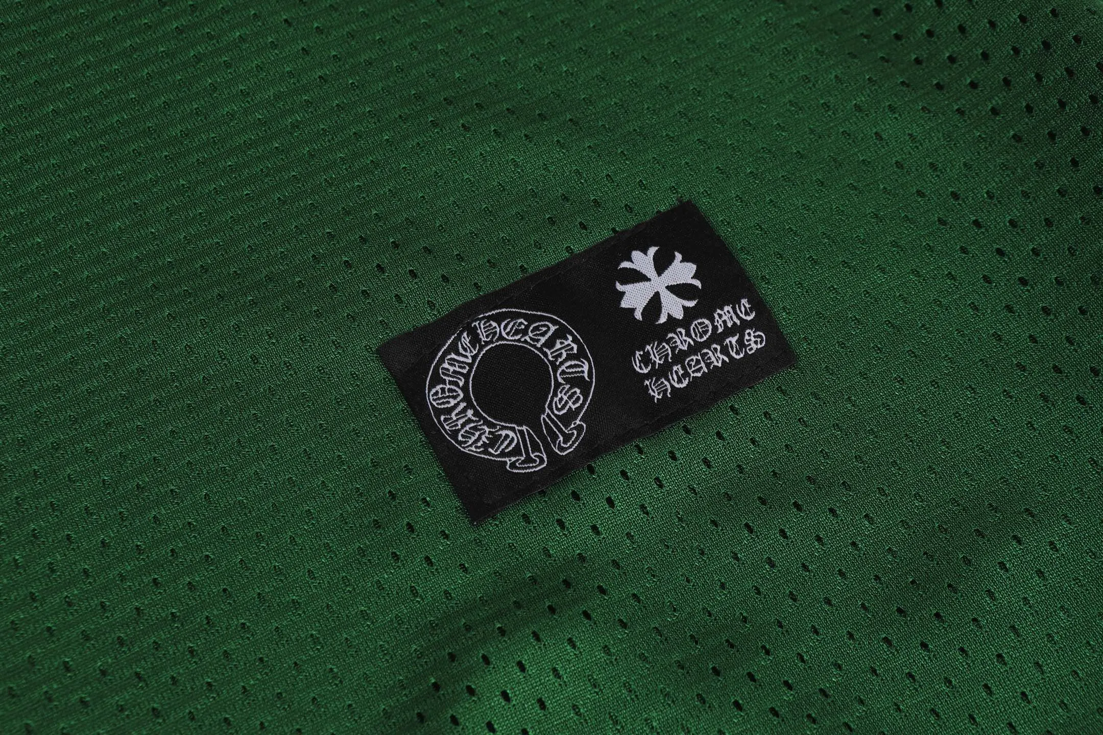 P190 Chrome Hearts CH Chrome Hearts popular Sanskrit printed mesh double-layer ice hockey jersey sports suit. Uses direct injection imported machine printing. Hardware and accessories are all ground and customized. Correct configuration. Black 2025 Chrome Hearts authentic packaging. 300 grams of custom-dyed mesh. Large version. Loose and stylish. Different from lower versions, slim and long version with upper body and hip stretch. 100% commitment: top quality. Not fast food. Highest version on the market. Top quality - different from ordinary versions on the market. If you care about quality, you should also respect the price. Absolutely 0 after-sales service and 0 return rate so far. It’s hard not to love the style - 300g mesh custom-dyed fabric - Correct high-density main mark, washed tag, hand-sewn